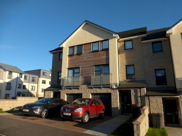 4 Bedroom Town House To Rent In Weaver Terrace, Hilton, Aberdeen, AB24