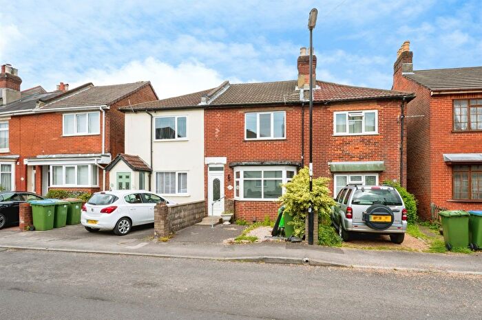 3 Bedroom Terraced House For Sale In Firgrove Road, Southampton, SO15