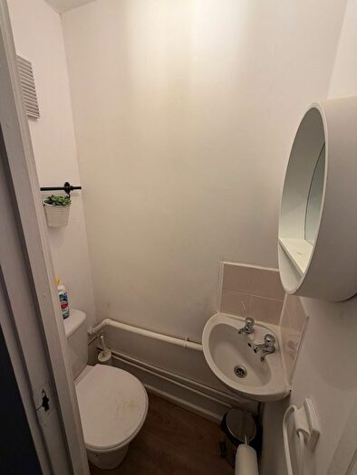 4 Bedroom Town House To Rent In Bedford Road, London, SW4