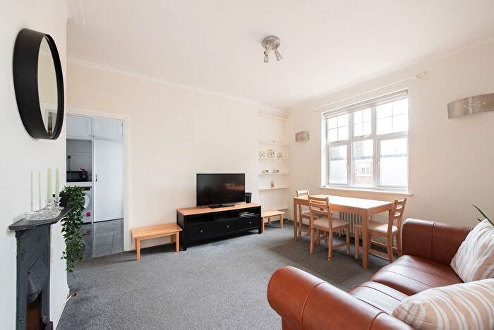 1 Bedroom Flat To Rent In Belsize Grove, London, NW3