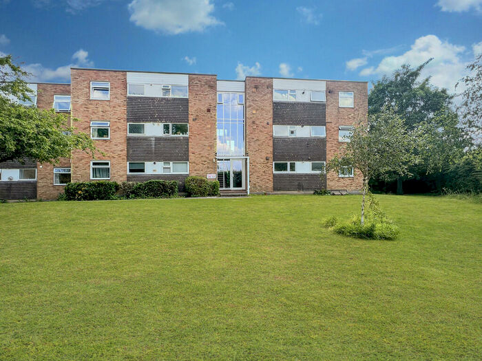2 Bedroom Apartment To Rent In Bishops Court, Trumpington, CB2