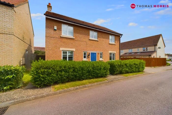 4 Bedroom Detached House For Sale In Headlands, Fenstanton, Huntingdon, Cambridgeshire, PE28