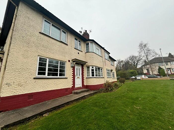 2 Bedroom Flat To Rent In Sandringham Crescent, Leeds, West Yorkshire, LS17