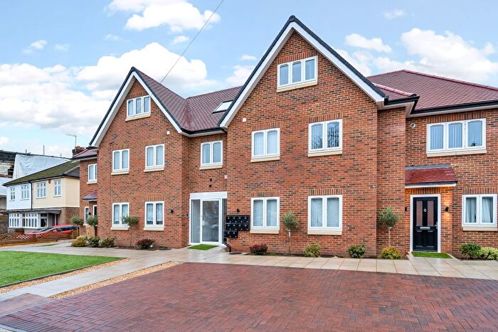 2 Bedroom Flat To Rent In Chesterfielnew Road, High Wycombe, Buckinghamshire, HP12