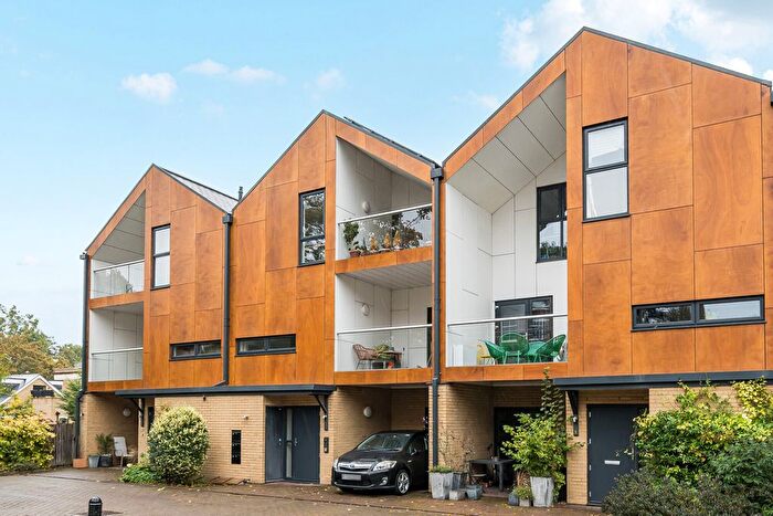 2 Bedroom Flat For Sale In Woodview Mews, London, SE19