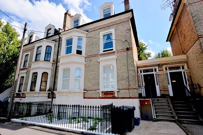 2 Bedroom Flat To Rent In North Road, Surbiton, KT6