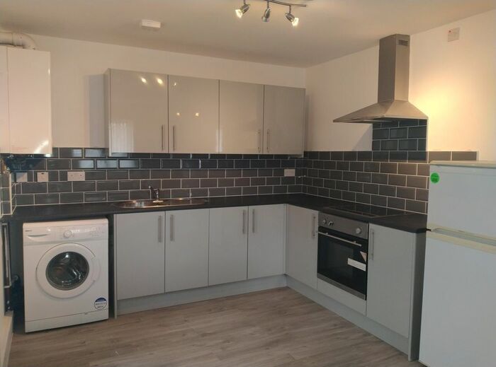 2 Bedroom Flat To Rent In Lilac Grove, Beeston, NG9