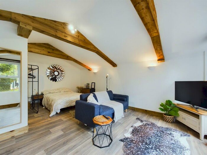 Lodge To Rent In Elmtree Avenue, Bristol, BS16