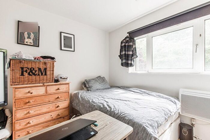 5 Bedroom Maisonette To Rent In Brooks Court, London, SW4