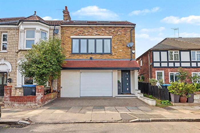 4 Bedroom Town House For Sale In Holtwhite Avenue, Enfield, EN2
