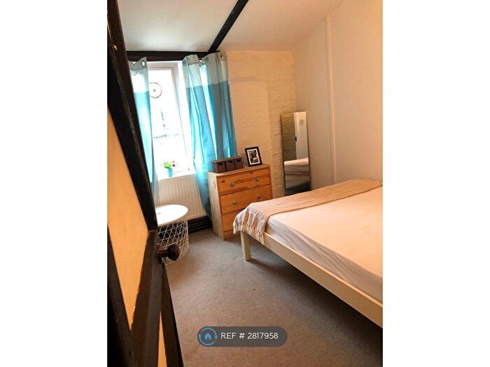 2 Bedroom Flat To Rent In St. Peter's Street Mews, London, N1