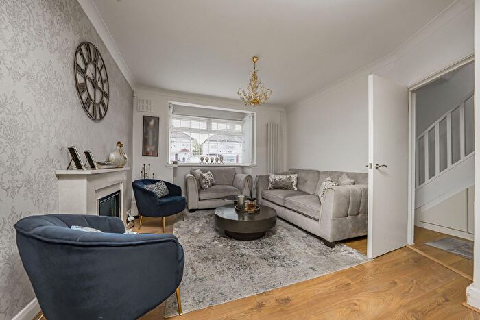 4 Bedroom End Of Terrace House For Sale In Basildene Road, Hounslow, TW4