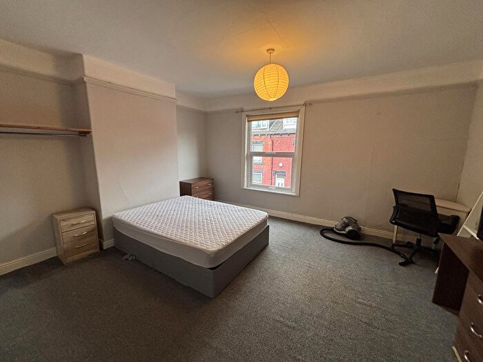 4 Bedroom Semi-Detached House To Rent In Welton Mount, Leeds, LS6