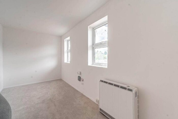 2 Bedroom Flat To Rent In Bridge Street, Pinner, HA5