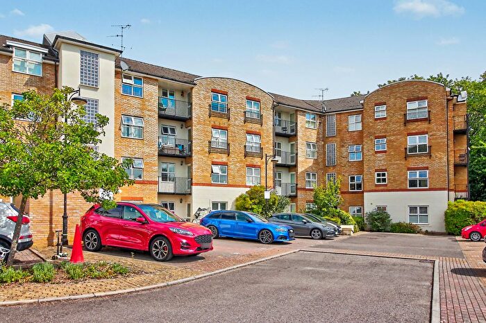 2 Bedroom Flat For Sale In Russell Road, Basingstoke, RG21