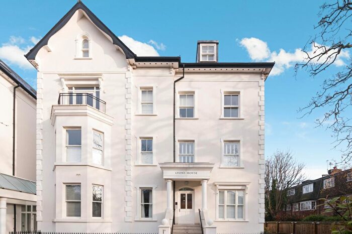 1 Bedroom Flat For Sale In Oak Hill Road, Surbiton, KT6