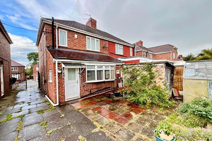 3 Bedroom Semi-Detached House For Sale In Ashley Grove, Aston, Sheffield, Rotherham, S26