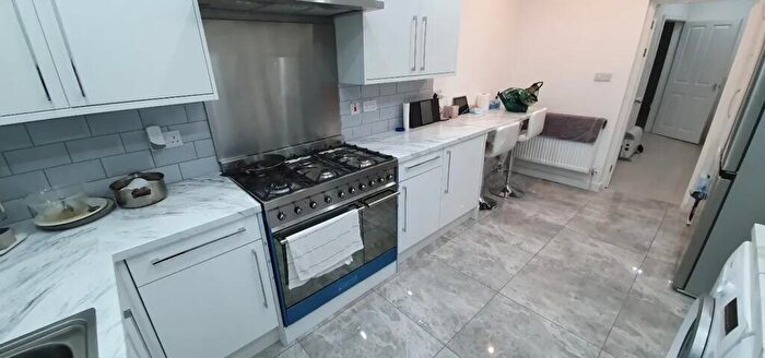 4 Bedroom House To Rent In Spencer Avenue, Manchester, M16
