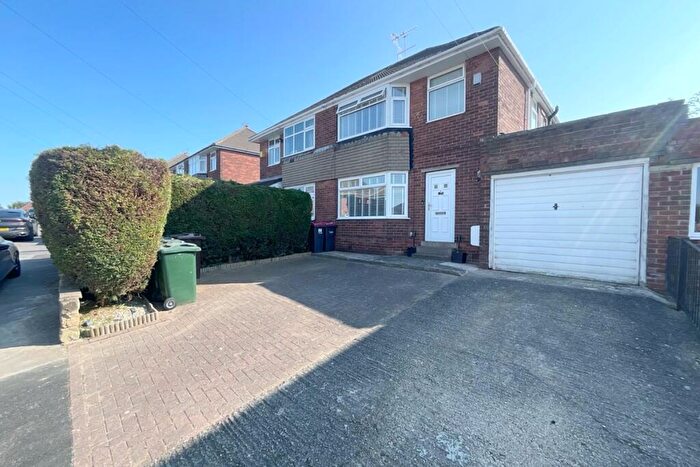 3 Bedroom Semi-Detached House For Sale In Elizabeth Road, Aston, Sheffield, S26