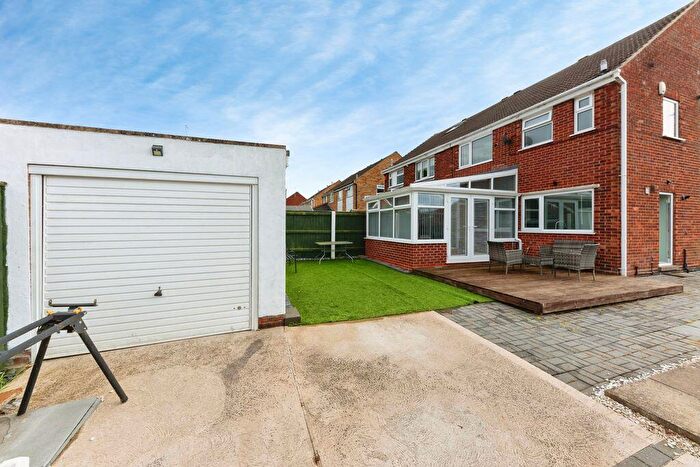 3 Bedroom Semi-Detached House For Sale In Laburnum Drive, Grimsby, DN34