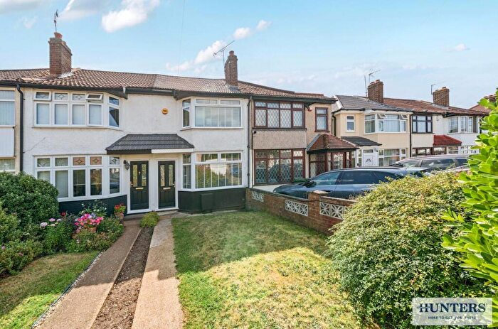 2 Bedroom Terraced House For Sale In Porthkerry Avenue, Welling, DA16