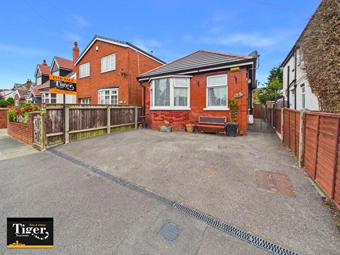 2 Bedroom Detached Bungalow For Sale In James Avenue, Blackpool, FY4