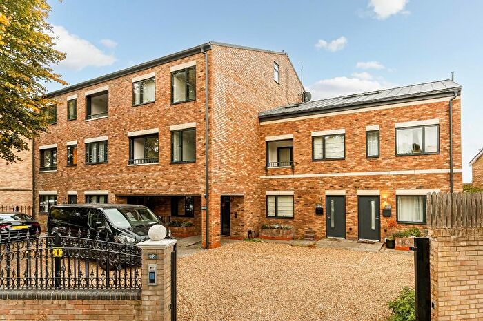 4 Bedroom Town House For Sale In Golden Manor, Hanwell, London, W7