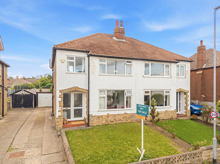 3 Bedroom Semi-Detached House For Sale In Temple Park Green, Leeds, LS15