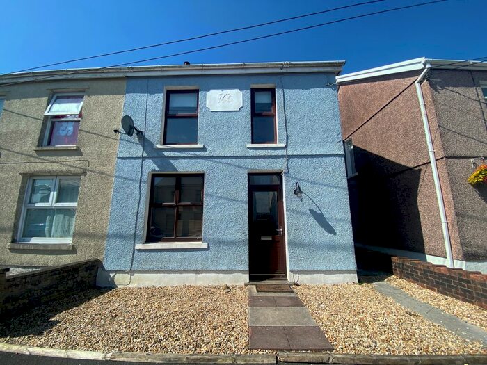 3 Bedroom End Of Terrace House To Rent In Bryncwar Road, Llanelli, SA14