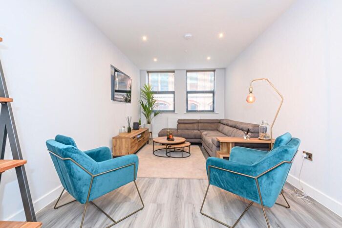 3 Bedroom Flat To Rent In Latimer Road, London, SW19