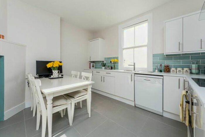 1 Bedroom Flat To Rent In Queens Club Gardens, West Kensington, W14