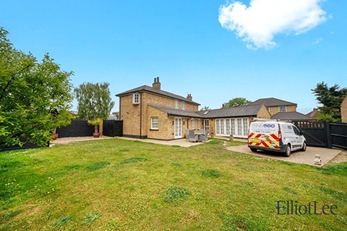 3 Bedroom Detached House To Rent In Culvert Lane, Uxbridge, UB8