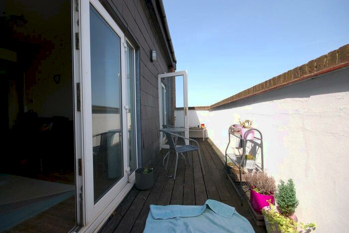 2 Bedroom Apartment To Rent In Balham High Road, Balham, SW12