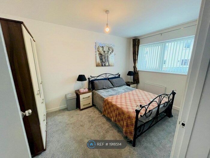 3 Bedroom Semi-Detached House To Rent In Quays Drive, Highbridge, TA9