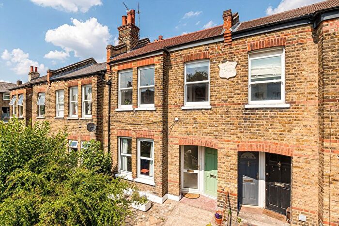 2 Bedroom Flat For Sale In Nunhead Grove, Peckham, SE15