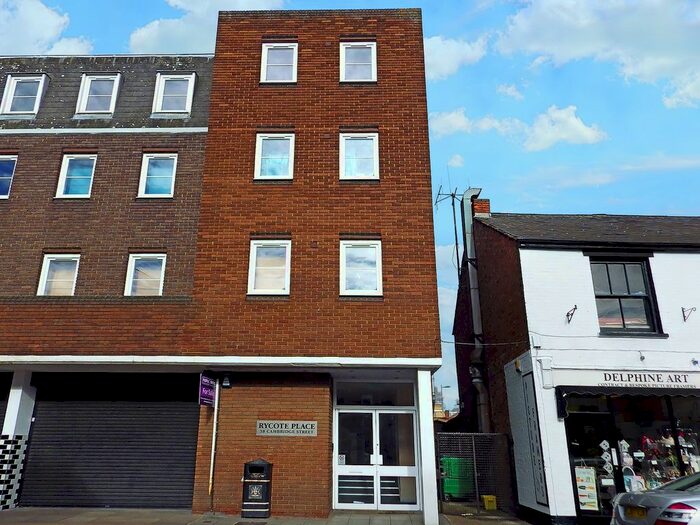 1 Bedroom Flat To Rent In Cambridge Street, Aylesbury, Buckinghamshire, HP20