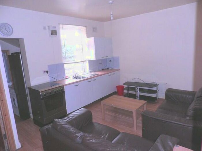 2 Bedroom Flat To Rent In Bristol Road, Birmingham, B29