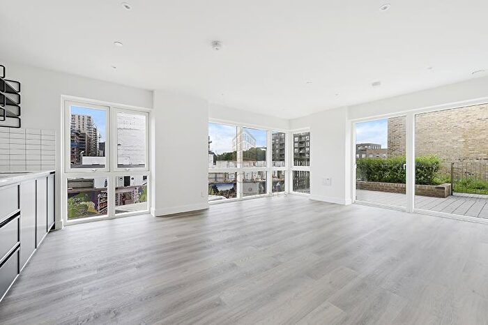 3 Bedroom Apartment To Rent In Cairncross House, St Floor - Kidbrooke Village, SE3