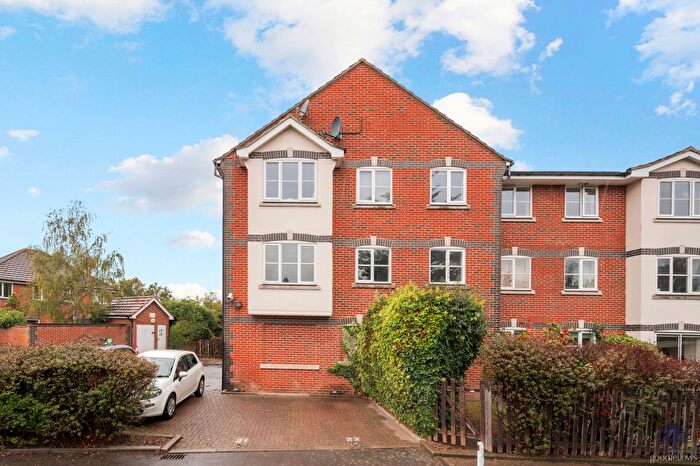 2 Bedroom Flat To Rent In Harland Close, London, SW19