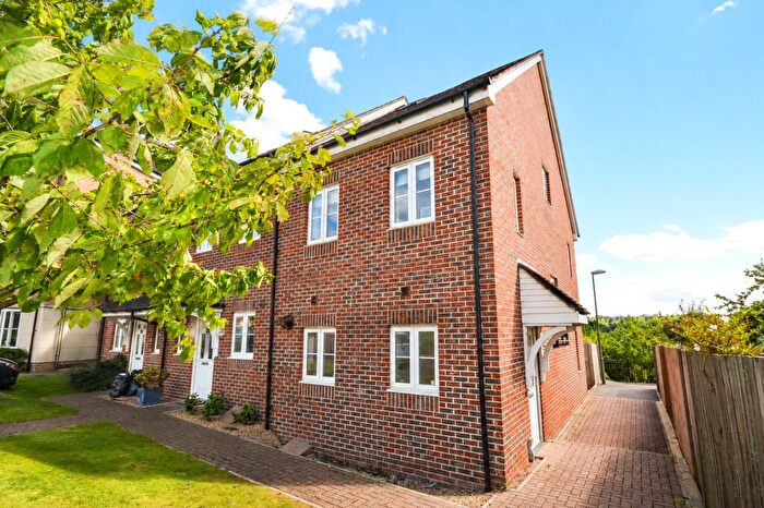 3 Bedroom End Of Terrace House To Rent In Warren Close, Farnham, Surrey, GU9