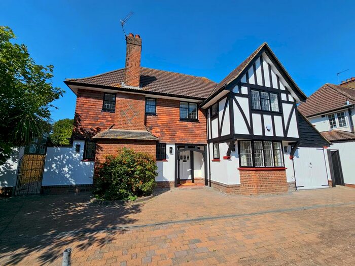 4 Bedroom Terraced House To Rent In Firs Drive, Hounslow, Greater London, TW5