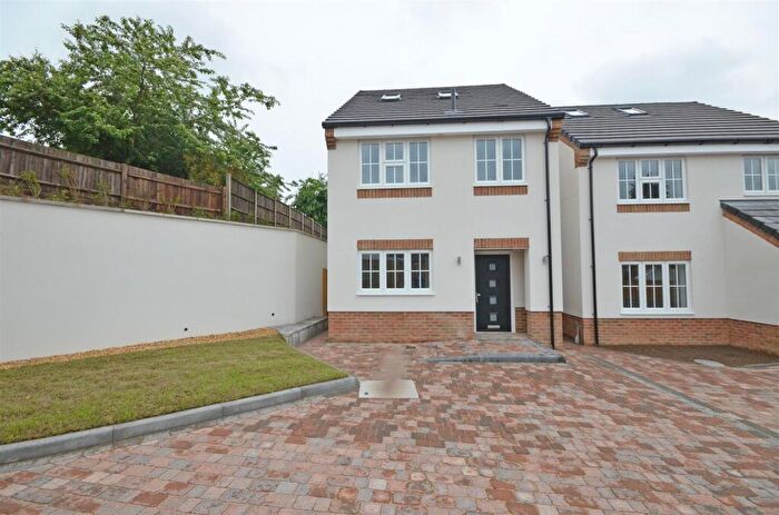 4 Bedroom Detached House To Rent In Colin Place, Luton, LU2