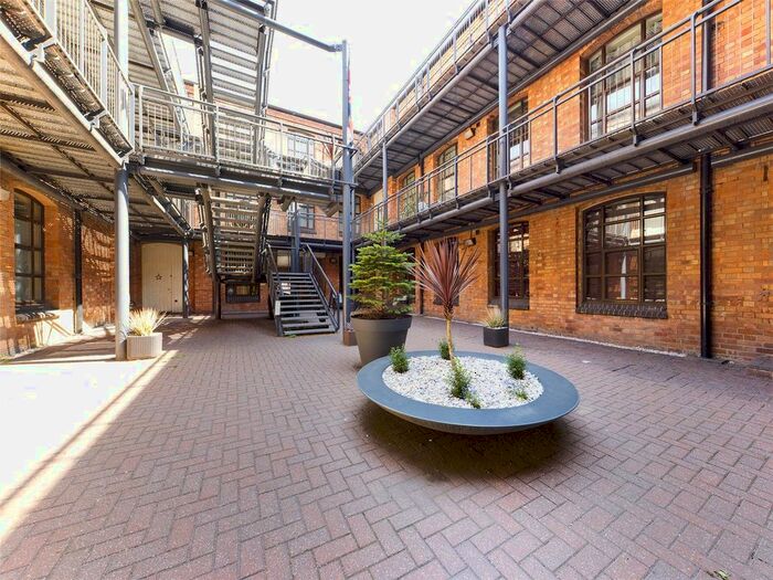 2 Bedroom Flat To Rent In Radford Road, Nottingham, Nottinghamshire, NG7