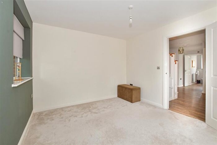 5 Bedroom Detached House For Sale In Rainbow Field, Faygate, Horsham, West Sussex, RH12