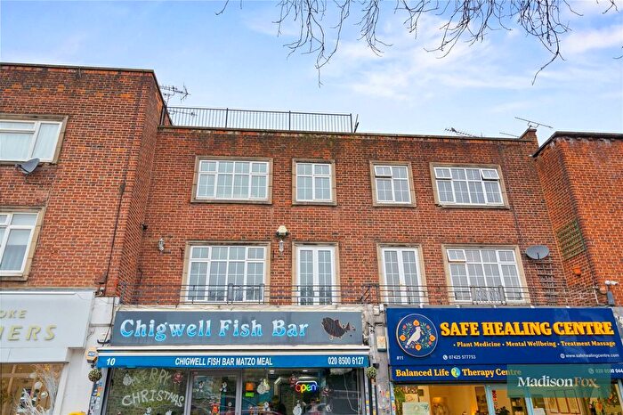 4 Bedroom Flat For Sale In High Road, Chigwell, Essex, IG7