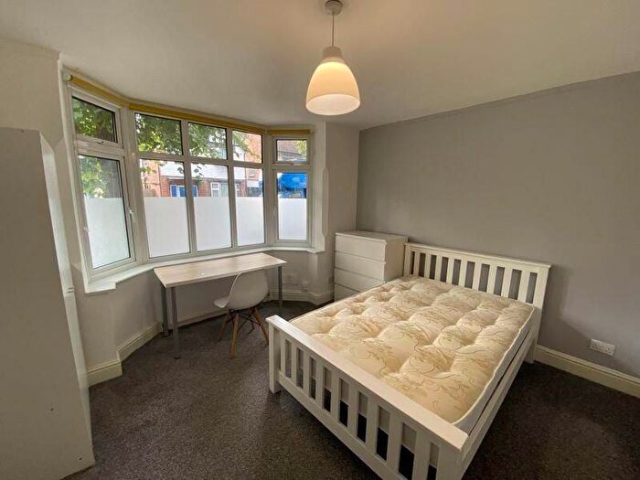 6 Bedroom Semi Detached House To Rent In Rolleston Drive, Nottingham, NG7