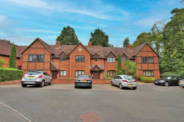 2 Bedroom Flat To Rent In Denefield Gardens, Tilehurst, Reading, RG31