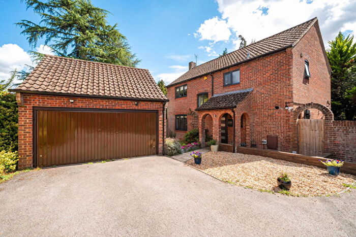 4 Bedroom Detached House For Sale In Lomond Close, Oakley, Basingstoke, RG23