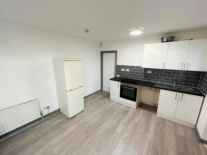 2 Bedroom Flat To Rent In Shiregreen Lane, Sheffield, S5