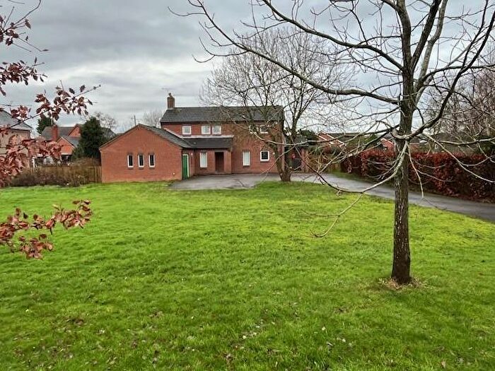 4 Bedroom Property For Sale In Stretton Road, Clay Cross, Chesterfield, S45